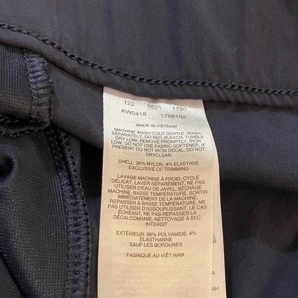 Columbia Women's Navy Shorts - Picture 3 of 5